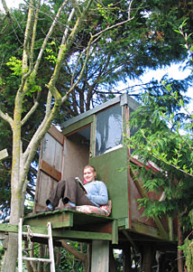 Teresa, from Germany, relaxing outside the tree-house (now gone!)